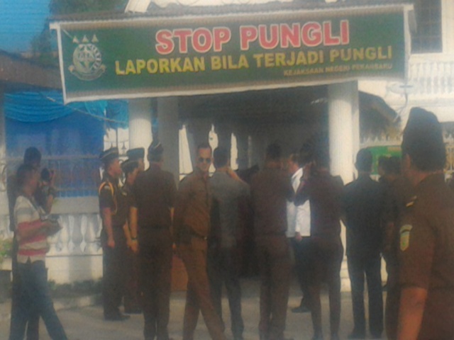 Pegawai Kejari Pekanbaru Larang Wartawan Meliput Kunker Jaksa Agung RI