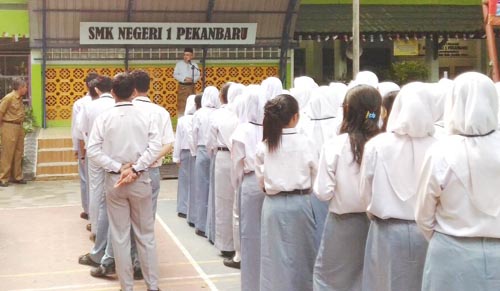 Gubri Tinjau Kesiapan UN SMK Sederajat