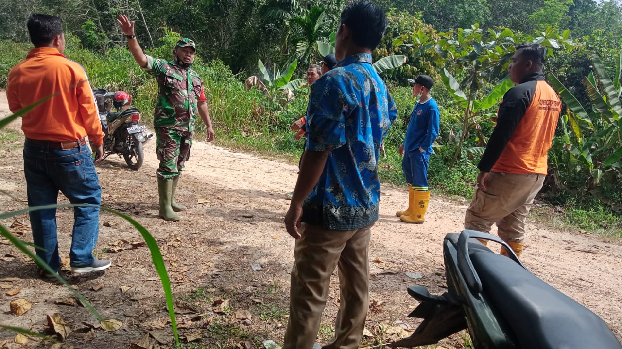 Cegah Karhutla, Sertu Sareh Laksanakan Patroli dan Sosialisasi Gabungan