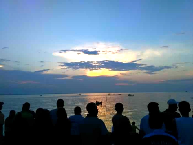 Petugas Gabungan Bantu Cari Ayah dan Anak Tenggelam Dilaut Bengkalis