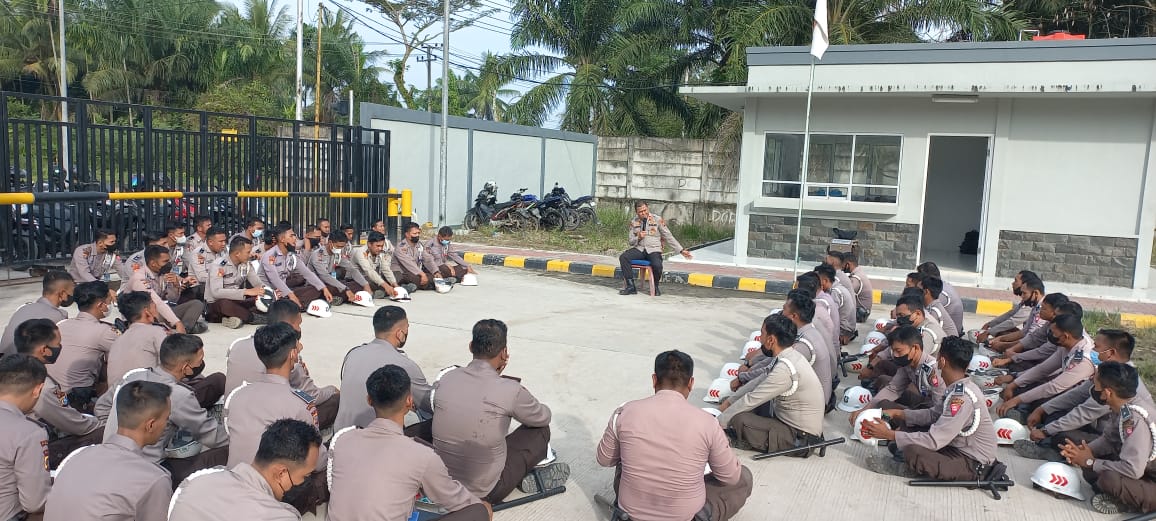 Kasat Binmas Polres Dumai Lakukan Pengecekan Seragam dan Atribut Satpam PT Ivomas