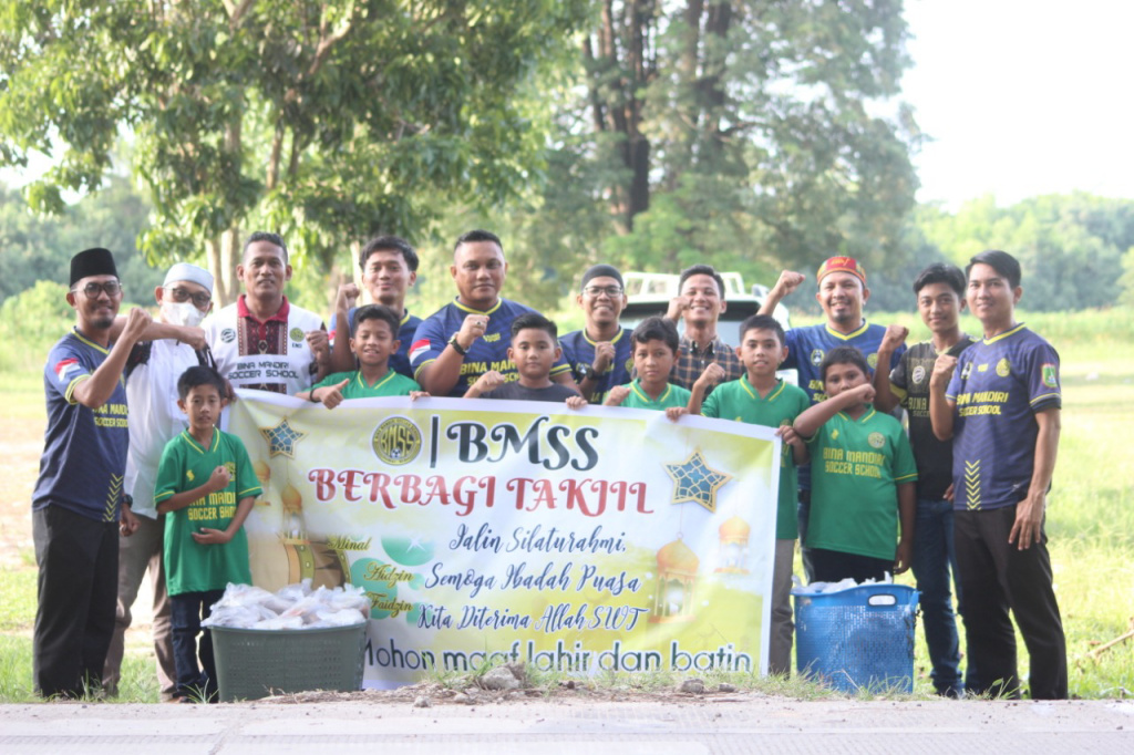 Semarak Ramadhan, Keluarga Besar BMSS Dumai Berbagi Takjil