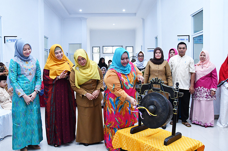 Kasmarni Amril Resmikan Gedung PKK Bengkalis