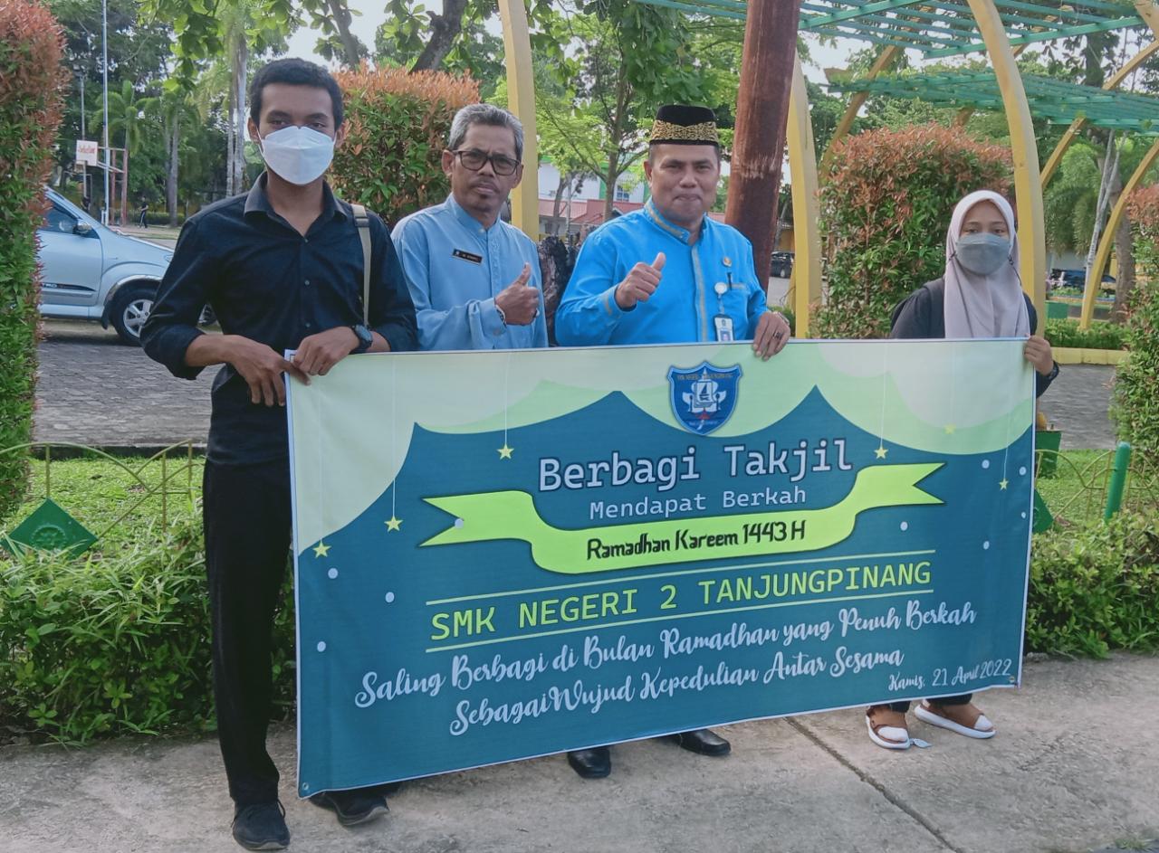 SMK Negeri 2 Tanjungpinang Berbagi Takjil