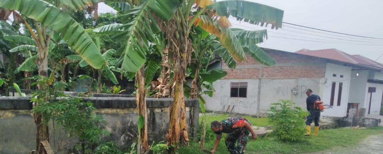 Peltu Wawan Laksanakan Gotong Royong di RT 14