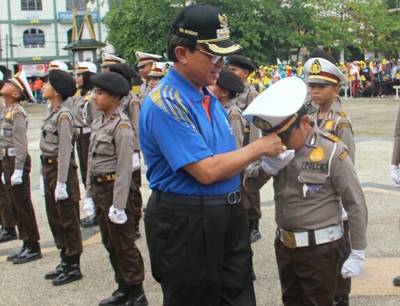 Tampil Maksimal, Wardan Haru Dengan Polisi Cilik