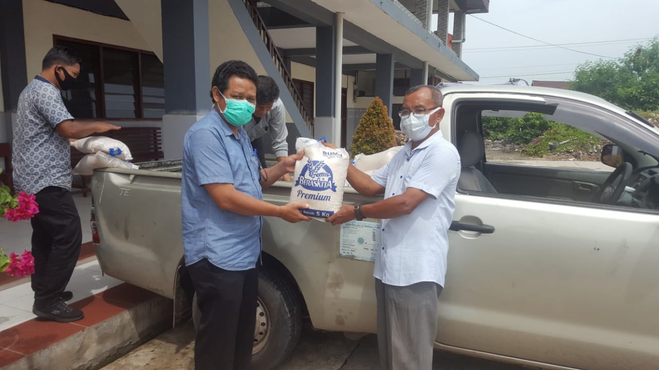 Pengurus Gereja Santo Tarcius Dumai Terima Bantuan Pelindo I