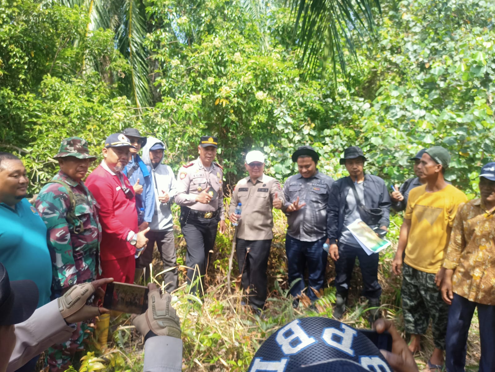 Babinsa Kelurahan Pelintung Ikuti Kegiatan Peninjauan Tabal Batas Dumai - Bengkalis