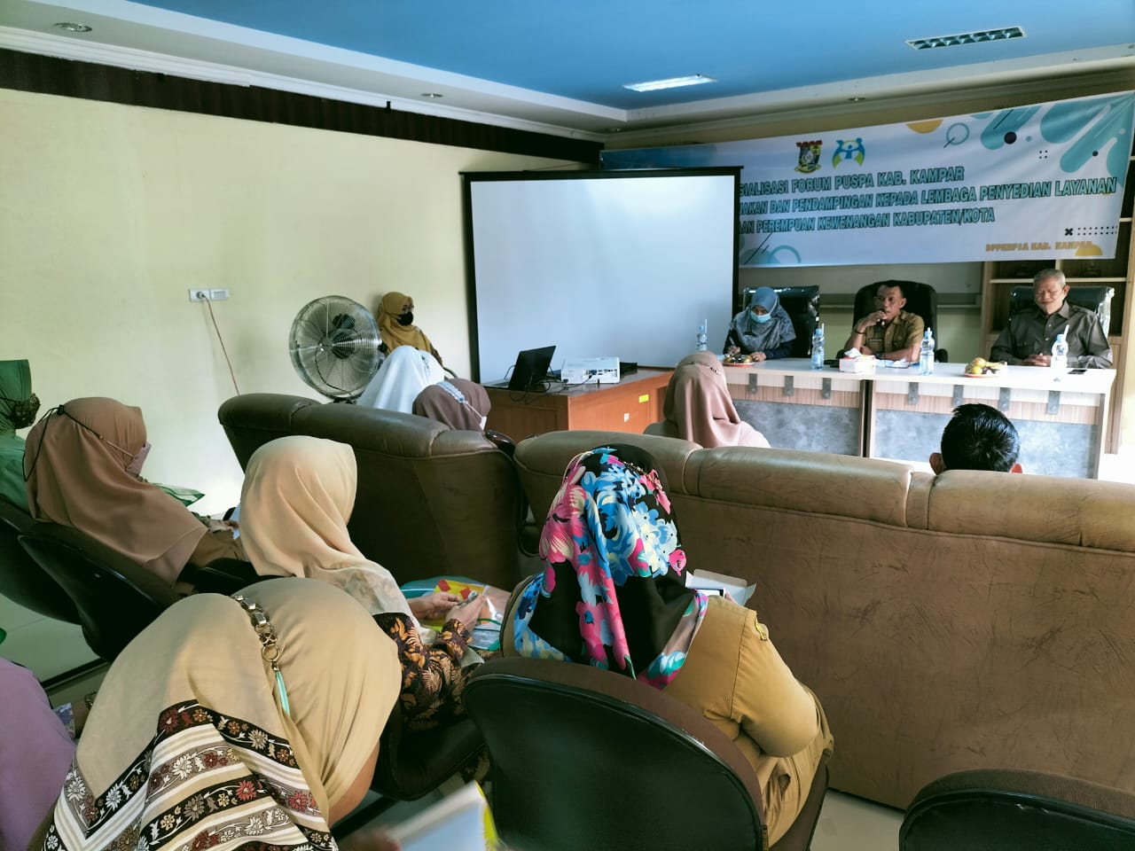 DPPKBP3A Kampar laksanakan sosialisasi dan Pembentukan Pengurus Forum Partisipasi Publik 