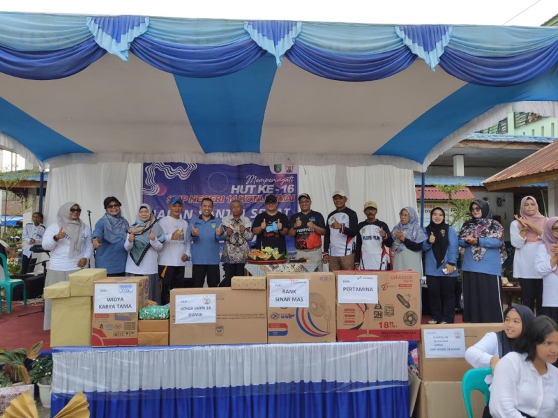 Sorak Gembira Warnai HUT ke-16 SMPN 14 Tanjung Palas, Ratusan Siswa Tumpah Ruah Ikuti Jalan Santai