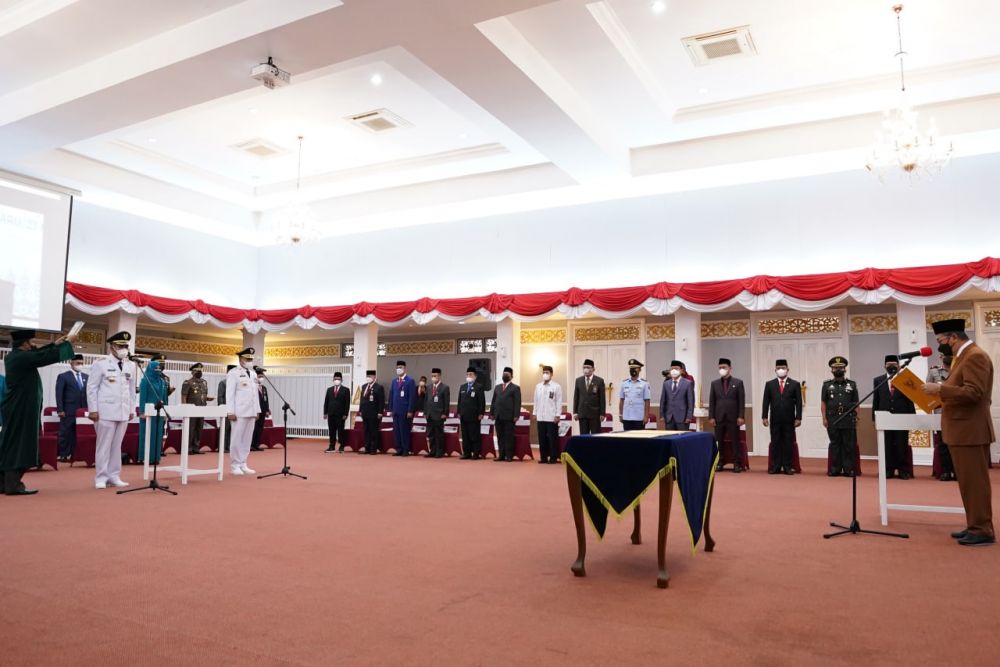 Gubri Resmi Lantik Pj Bupati Kampar dan Pj Wali Kota Pekanbaru