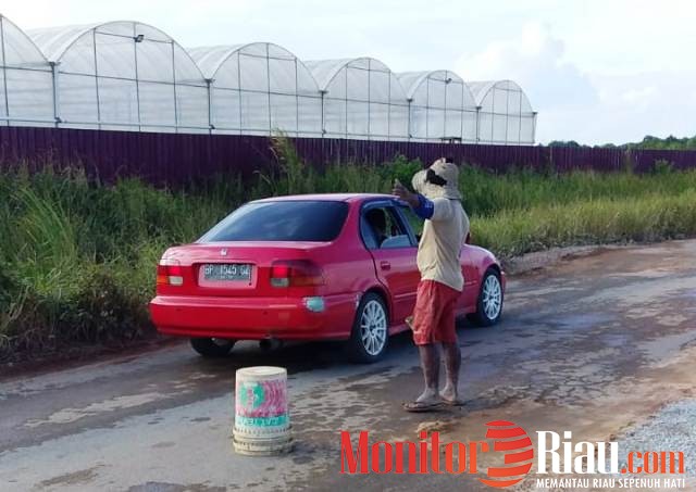 Perbaiki Jalan Rusak, Warga Bengkong Kutip Dana
