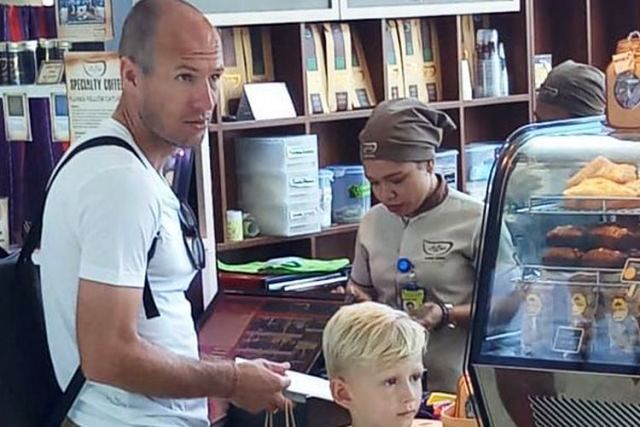 Liburan Arjen Robben di Labuan Bajo