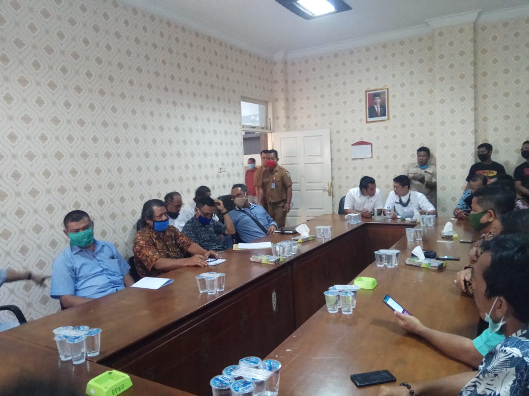 DPRD Pelalawan Laksanakan RDP Dengan Masyarakat
