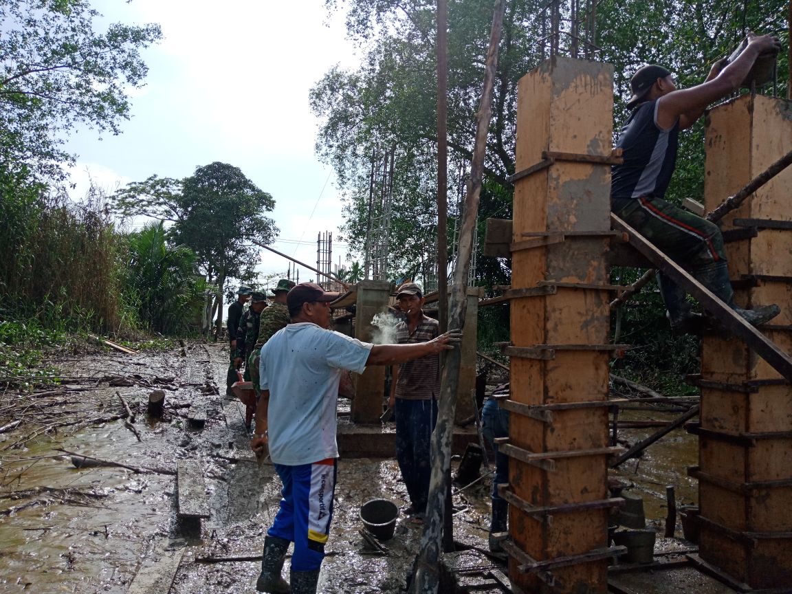 Pembangunan Jembatan pada Program TMMD Ke-101 Kodim 0314/Inhil Terus Digesa