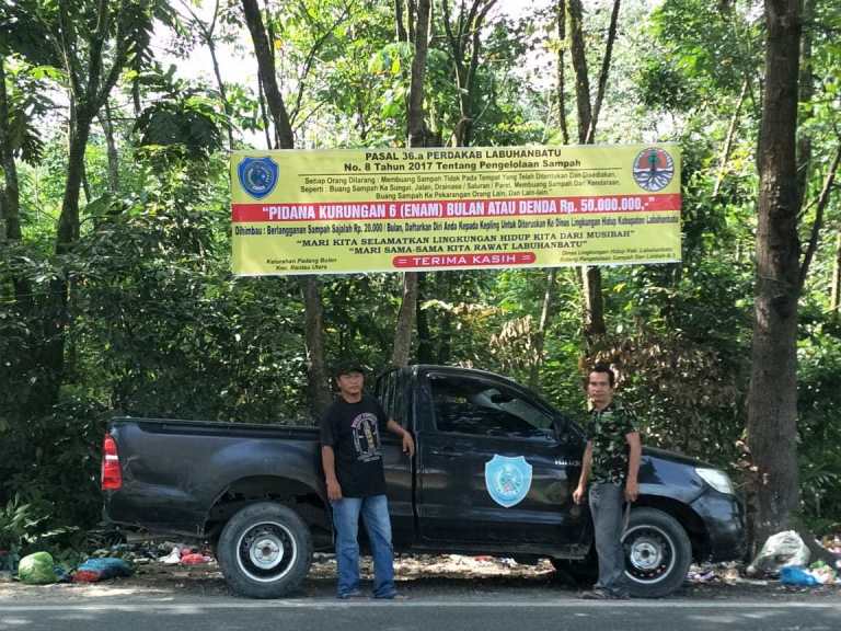 DLH Labuhanbatu Himbau Masyarakat Untuk Menjaga Kebersihan dengan Memasang Spanduk