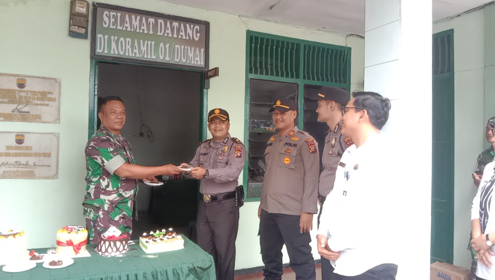 HUT TNI ke 77, Danramil 01 Dapat Kejutan Dari Forkopimca