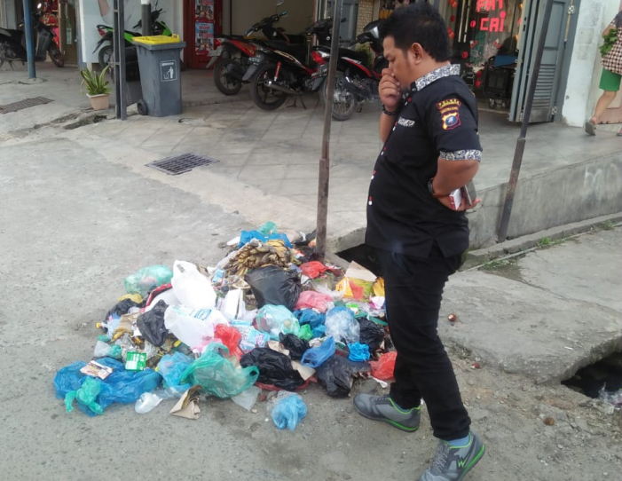 Di Jalan Imam Bonjol Ada Sampah 'Menggunung'