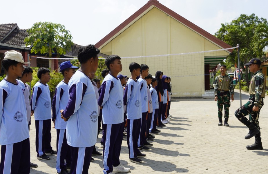 Menyemai Disiplin di Pelosok Desa: Kala Satgas TMMD 129 Bojonegoro Latih Karakter Siswa SMPN Satu Atap Kesongo