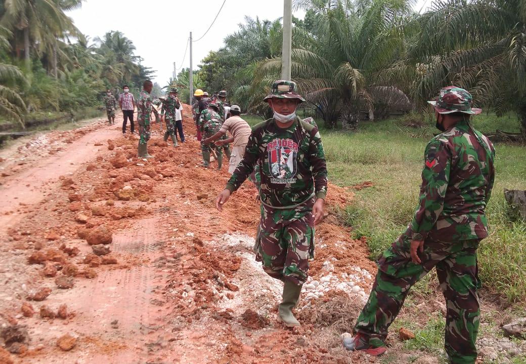 Giat Tinggal Sepekan, Tim Satgas TMMD Gesa Pembangunan Aukas Jalan di Pekaitan