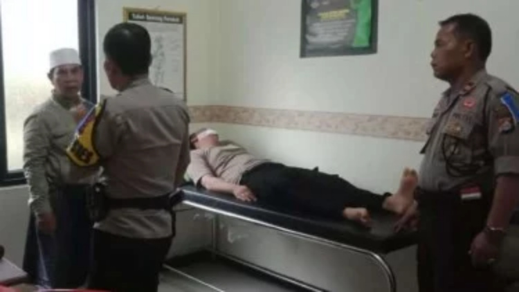 Polisi Ditusuk Saat Atur Lalu Lintas Menuju Pantai Carita