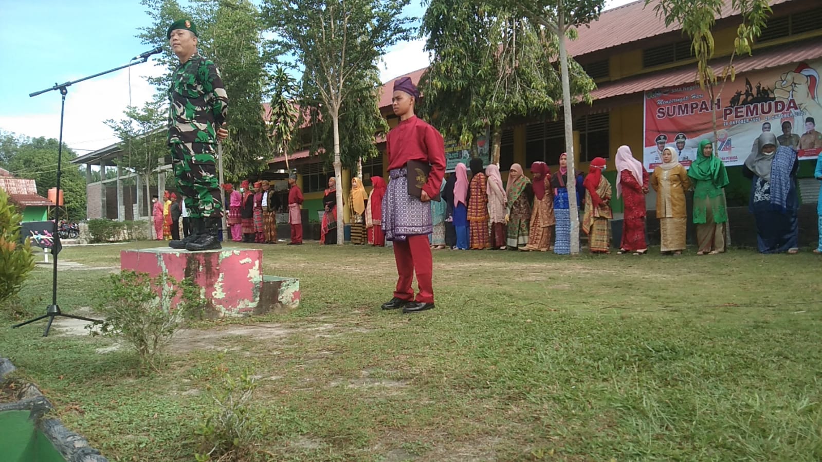 Danramil Jadi Pembina Upacara di SMAN 3