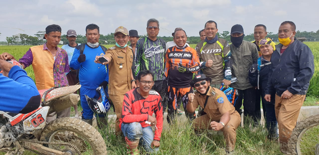 Bupati Labuhanbatu Turun ke Persawahan Masyarakat di Desa Selat Beting