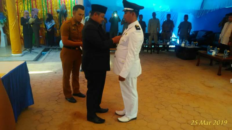 Camat Mandau Riki Rihardi Lantik Pj Kades Harapan Baru