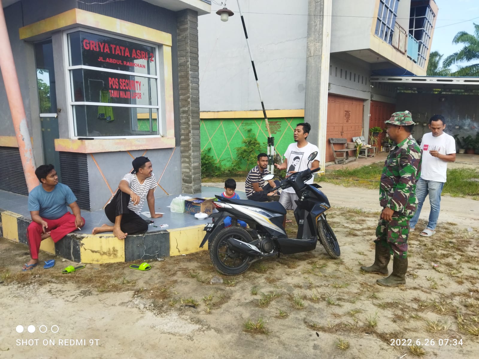 Sertu Sutiono Ingatkan Masyarakat Soal Kebersihan