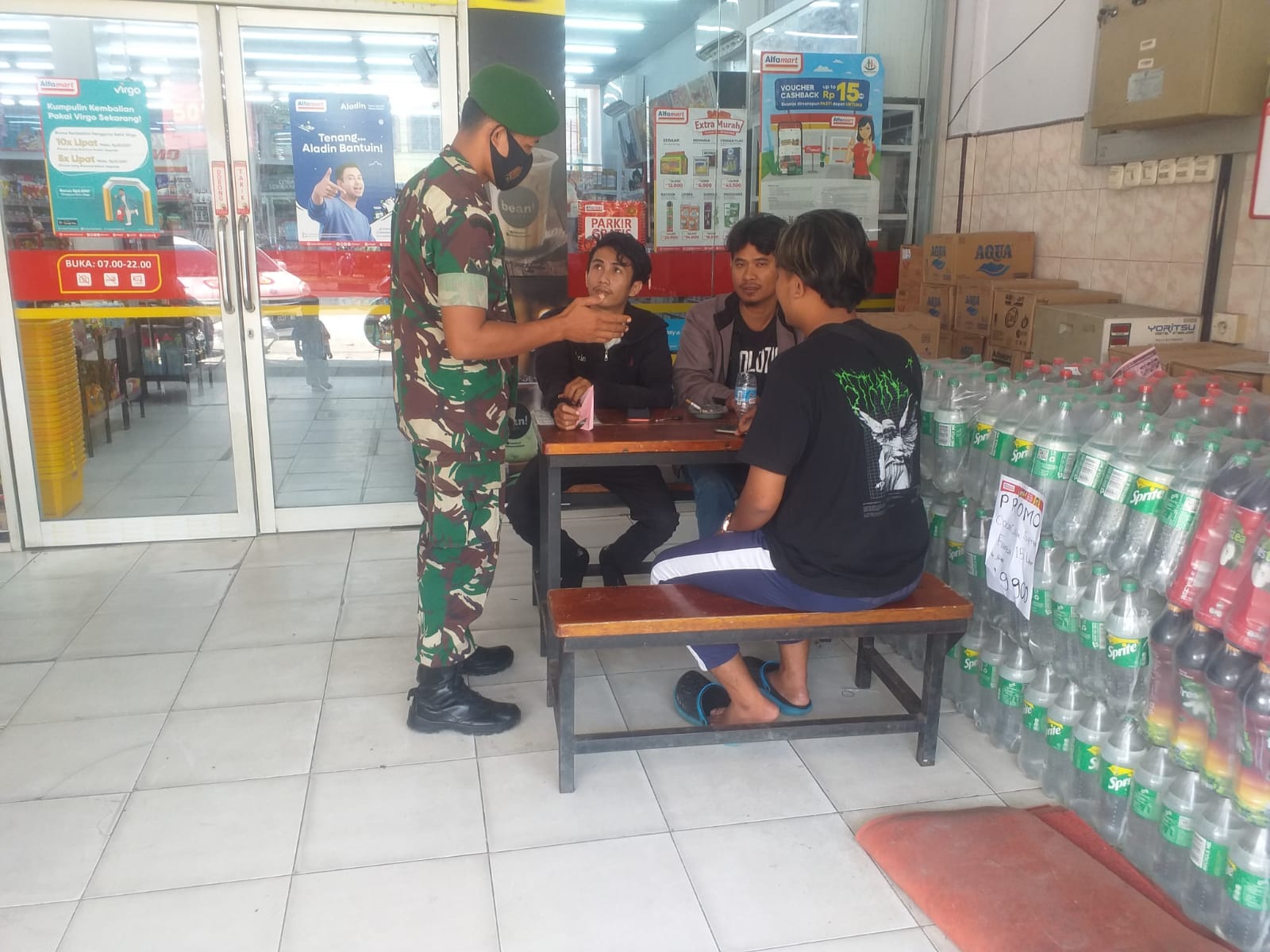 Sertu Sugianto Laksanakan Giat Sosialisasi Pencegahan Covid-19