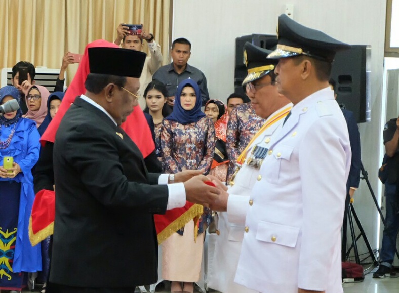 Wardan-SU Resmi Dilantik Sebagai Bupati dan Wabup Inhil