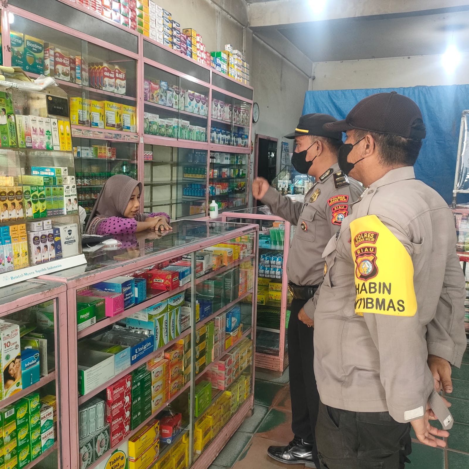 Penggunaan Obat Syrup Untuk Anak Dilarang, Polres Rohil Sasar Sejumlah Toko Obat dan Apotek