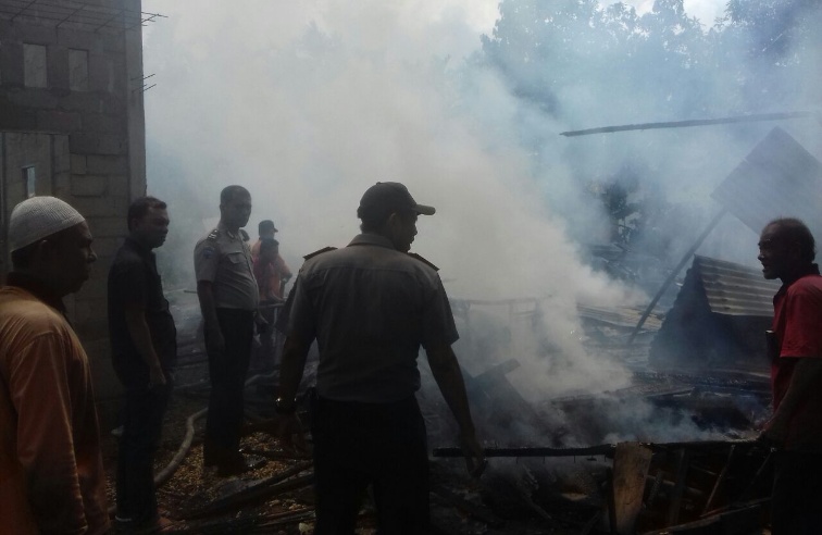 Rumah Penjaga Sekolah di Kempas Inhil Ludes Terbakar