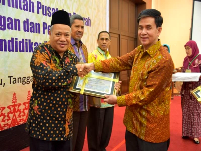 Komitmen dalam Memajukan Dunia Pendidikan, Pemkab Bengkalis di Anugerahi Piagam Penghargaan SPMP