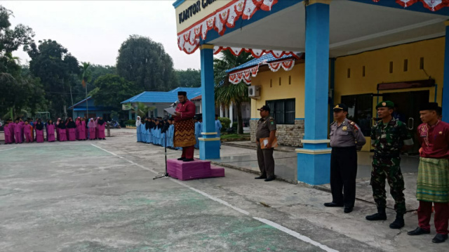 Pemcam Rupat Utara Gelar Upacara Peringatan HUT Provinsi Riau ke-62