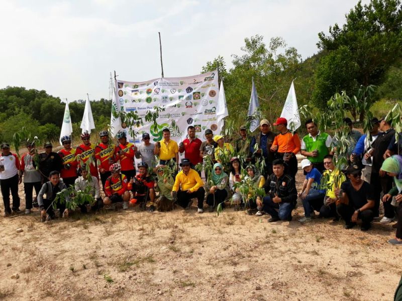 Babinsa 13 Benkong Indah Ikut Goro, Babinsa 15 Muka Kuning Tanam Pohon