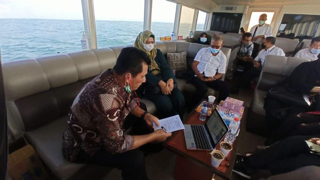 Gubernur Ansar Vicon Bersama Menko Luhut Menyampaikan Perkembangan Pembangunan Jembatan Babin