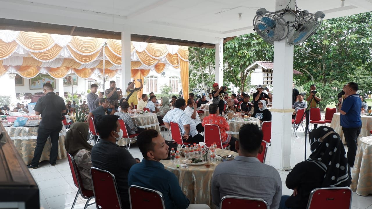 Silaturahmi Bupati dan Wakil Bupati Labuhanbatu Bersama Insan Pers Berjalan Khidmat
