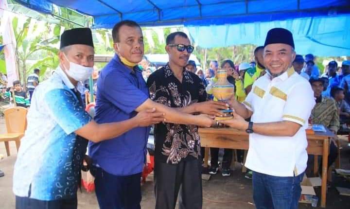 Bupati Labuhanbatu Buka Langsung Pertandingan Gasing di Panai Hulu