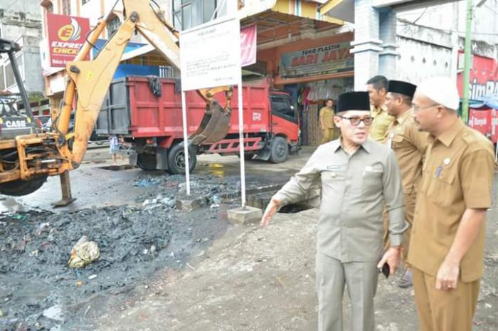 Atasi Banjir, Dinas PUPR Dumai Lakukan Normalisasi Drainase