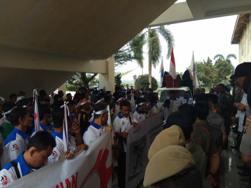 FSPMI Datangi DPRD Tuntut Buat Perda tentang PHK dan Besaran Pesangon