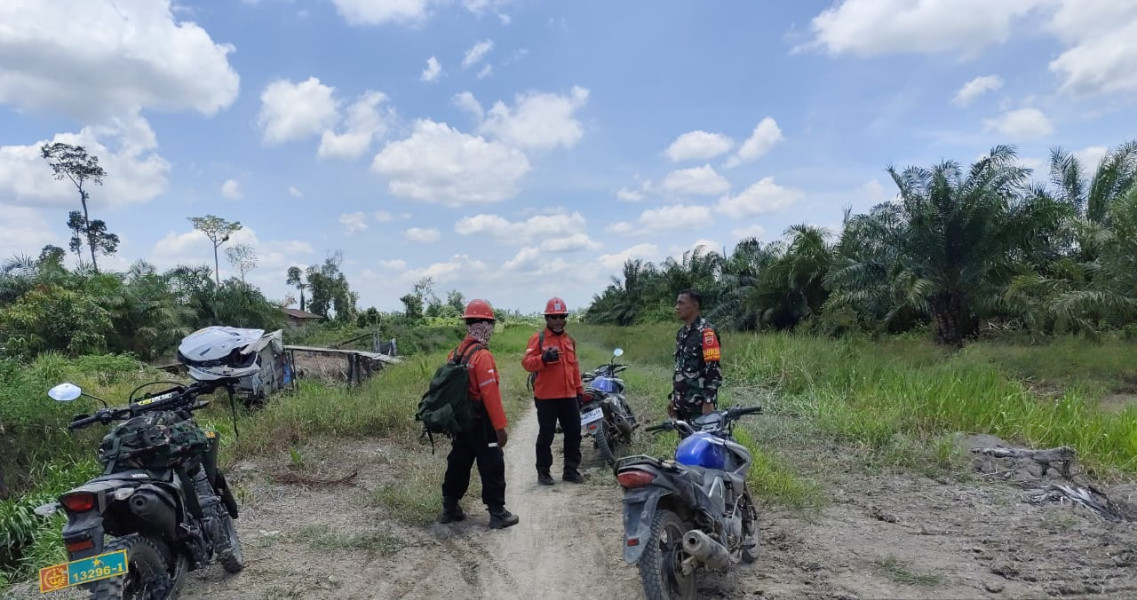 Babinsa Koramil 03/SS Gencarkan Komsos dan Patroli Cegah Karhutla di Batu Tritip