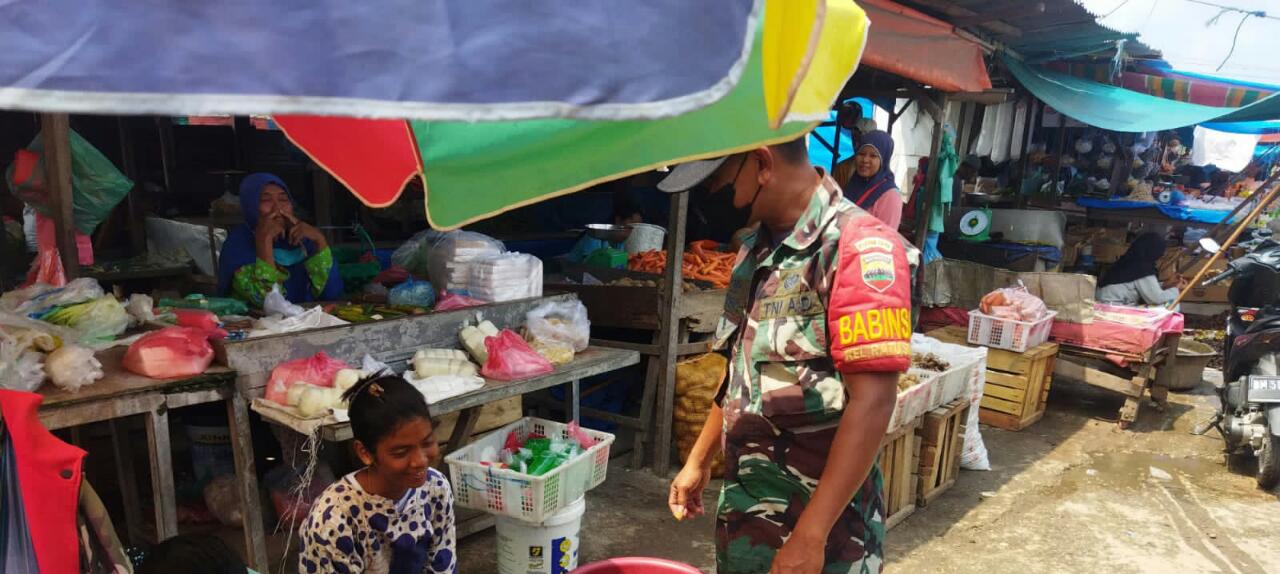 Sertu Abu Kasim Ingatkan Masyarakat Untuk Menerapkan Prokes di Jalan Hasanuddin