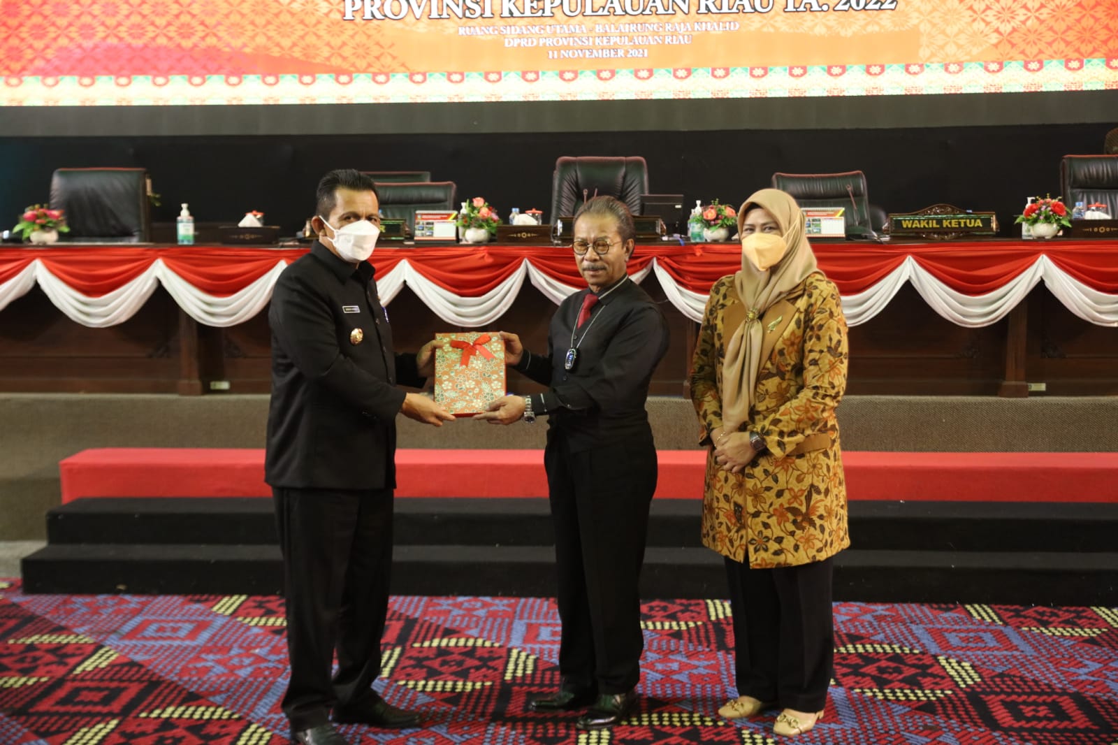 Rapat Paripurna  DPRD Kepri Teken Kesepakatan KUA PPAS APBD 2022