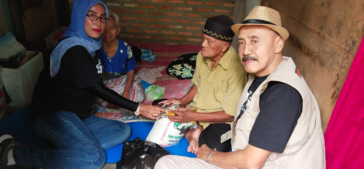 Kembali, Lurah Aek Paing Berikan Bantuan kepada Warga Kurang Mampu