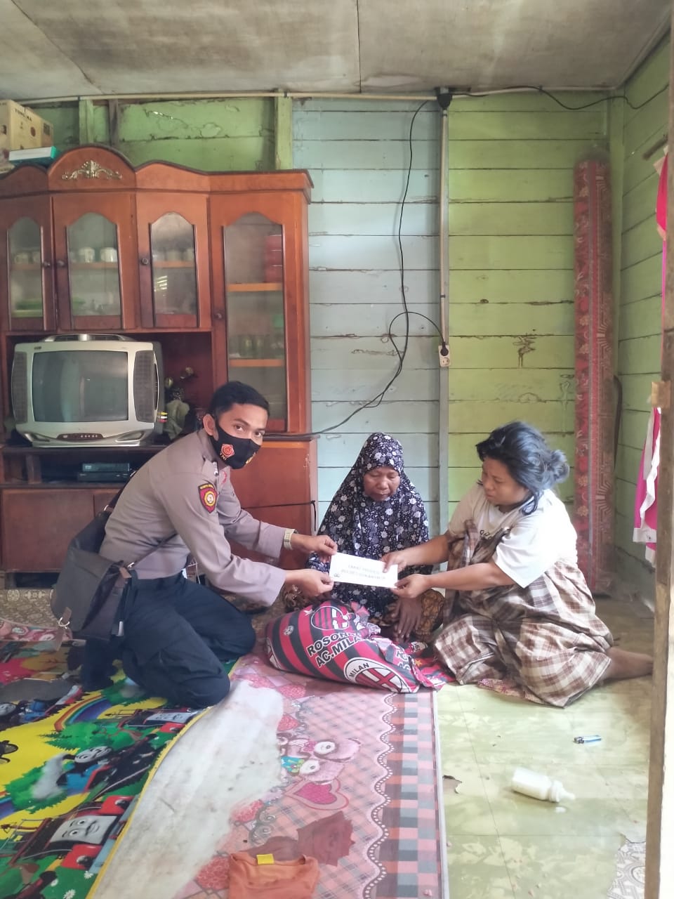Polsek Rimba Melintang Salurkan Zakat Profesi Dan Sembako Kepada Warga Kurang Mampu