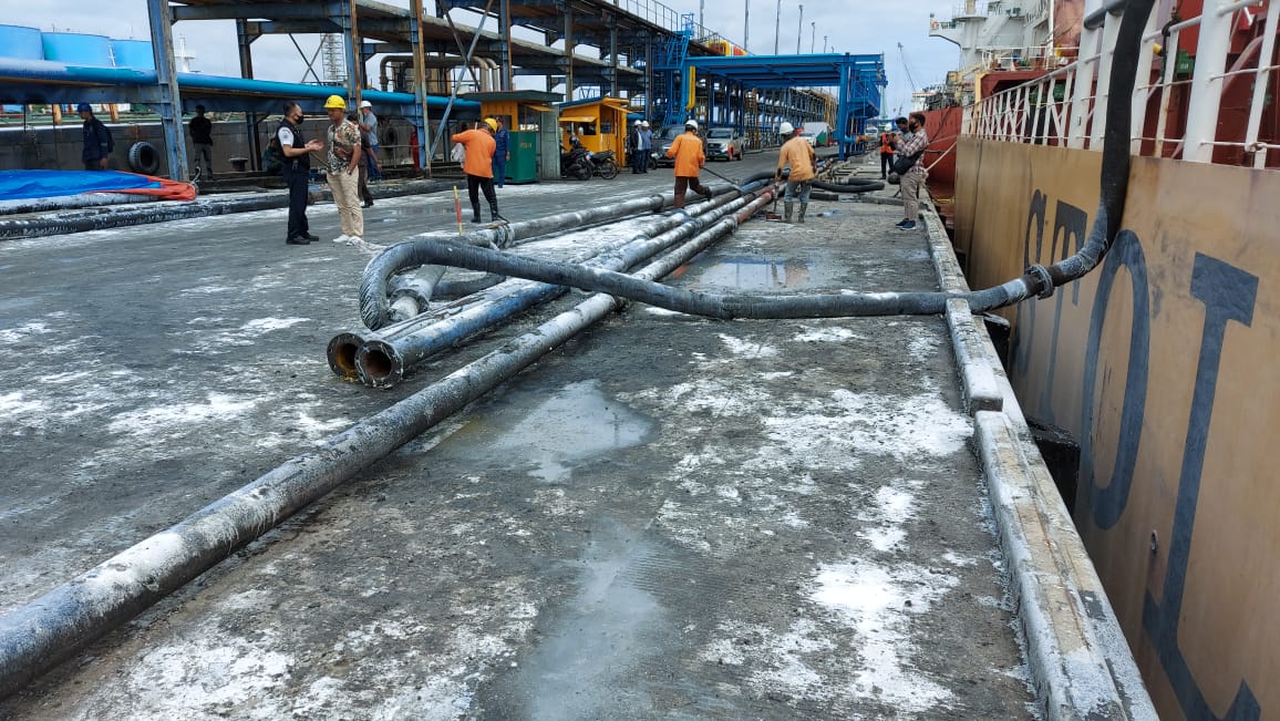 CPO Milik PT Kreasijaya Adhikarya Tumpah ke Laut, DLH Dumai tak Dapat Laporan