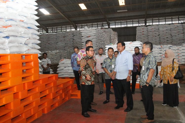 Gubernur Nurdin Sidak Bulog dan Pasar