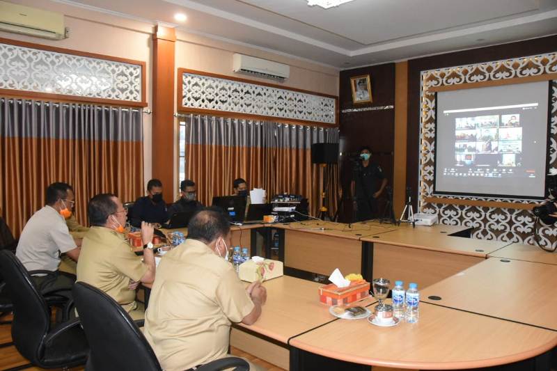 Pantau Penanganan Covid 19, Pagi Ini Plh. Bupati H Bustami HY Adakan Telekonferensi  Seluruh Camat