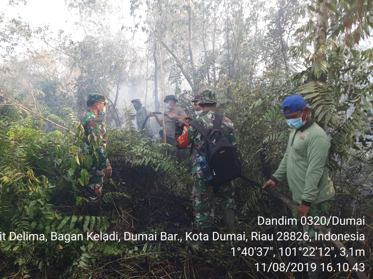 Dandim 0320/Dumai Pimpin Pemadaman Karhutla di Dumai Barat